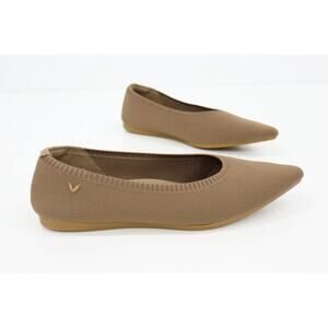 Vivaia Women's Tan Flats